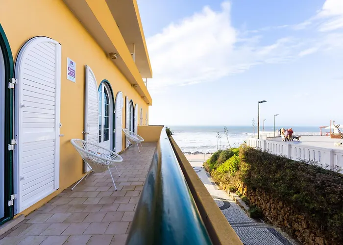 Santa Blue T2 - Santa Cruz Center Silveira (Lisbon)