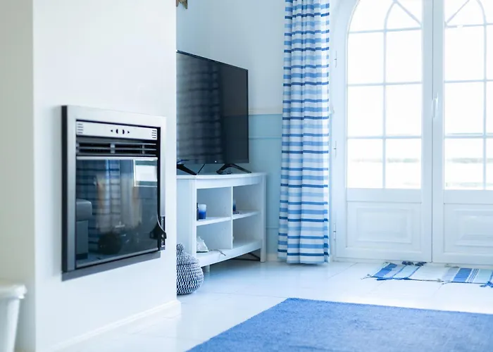 Santa Blue T2 - Santa Cruz Center Silveira (Lisbon)